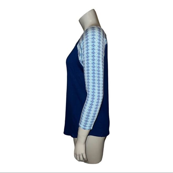 Vera Bradley Blue Daisy Tabitha Tee Pajama Lounge Shirt V-Neck Medium NWT - Picture 3 of 6